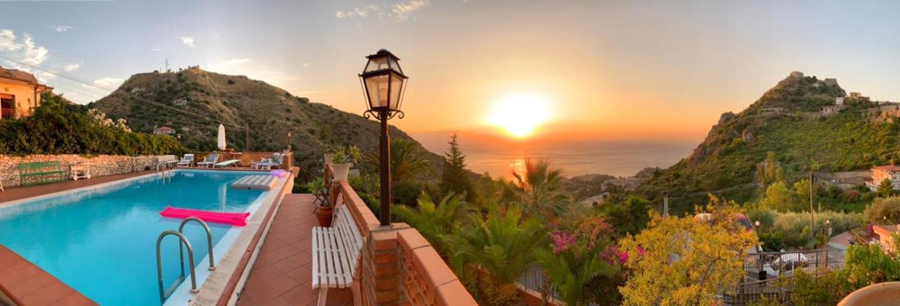 Casa Dei Sogni Taormina Acomodação com café da manhã Exterior foto